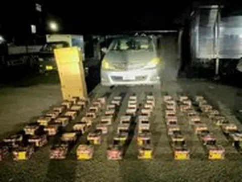 Chống buôn lậu, hàng giả 16-6: Khởi tố tài xế chở 120kg pháo lậu