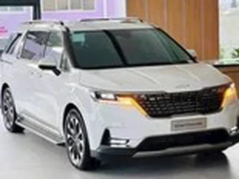 Tin tức giá xe: Kia Carnival giảm giá tới 210 triệu đồng, xe bán tốt vẫn có bản khó tiêu thụ