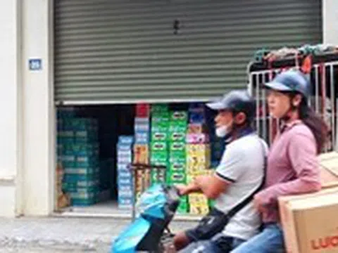 Thủ phủ tổng kho bánh kẹo La Phù cửa đóng then cài, bán hàng kiểu ‘du kích’