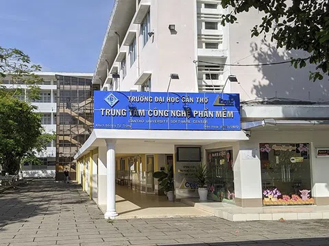 Tác động của chất lượng dịch vụ đào tạo đến sự hài lòng của sinh viên tại Trung tâm Công nghệ Phần mềm Đại học Cần Thơ