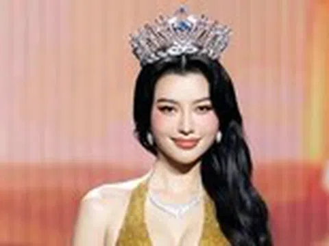 Lần đầu á hậu có sân khấu final walk tại Miss Cosmo Vietnam