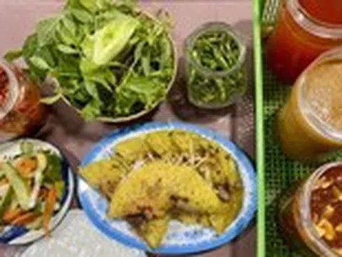 Chiều mưa dạo chợ Lạc Quang ăn đồ Phan Rang: Bánh canh, căn, xèo, chả cá gợi vị quê nhà