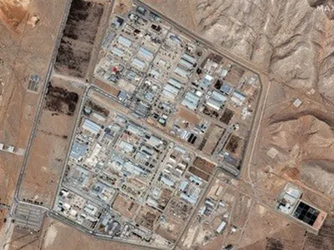 Mạng lưới "pháo đài" hạt nhân chìm trong núi, ẩn dưới đất của Iran