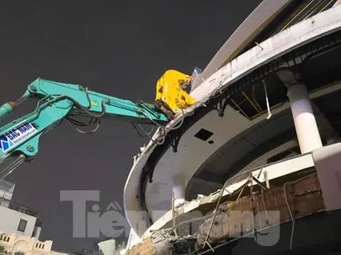Hà Nội bắt đầu phá dỡ tòa nhà Hàm cá mập