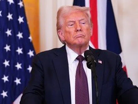Vì sao ông Trump chưa động binh với Iran giữa lúc "nước sôi lửa bỏng"?