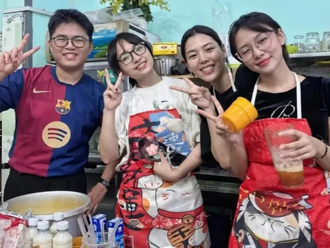 Con gái tham gia 'Em xinh say hi', quán cơm gia đình nổi tiếng