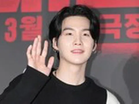 Một tài tử 50 tuổi ngừng hoạt động vì bê bối tình dục; Suga BTS xin lỗi ngay khi xuất ngũ
