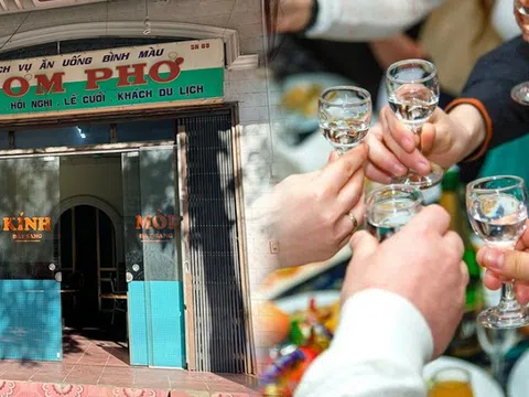 Vụ cán bộ bị tố "ăn chịu" 450 triệu tiền cơm tiếp khách: Chủ quán vừa đòi nợ liền nhận tin bất ngờ
