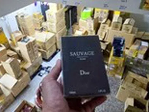 Cận cảnh kho hàng hơn 10.000 chai nước hoa Chanel, Bvlgari, Dior... giả, Công an TP.HCM vừa thu giữ