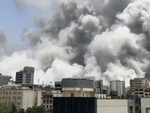 Israel thả hơn 100 quả bom vào Tehran
