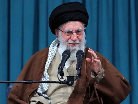 Cảnh báo đầu tiên của lãnh tụ Iran khi Mỹ tung đòn không kích