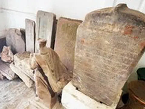 Bảo tàng Chăm ở Huế bao giờ thành hiện thực khi cổ vật vẫn nằm rải rác trong quán cà phê?