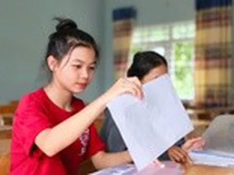 Học trò vùng sâu Đắk Lắk khăn gói đi thi tốt nghiệp THPT