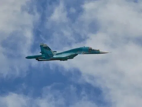 Ukraine tấn công căn cứ Nga, phá hủy 4 tiêm kích Su-34