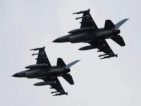 Tiêm kích F-16 của Ukraine rơi khi đối phó đòn không kích ồ ạt từ Nga