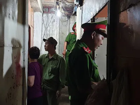 Ập vào nhà của Thân Thị Hoàng Thu, bắt 10 phụ nữ
