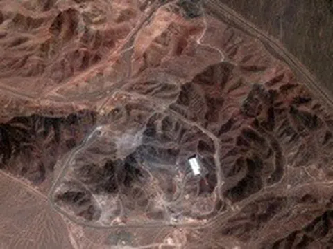Ảnh vệ tinh tiết lộ động thái mới của Iran tại "pháo đài" hạt nhân Fordow