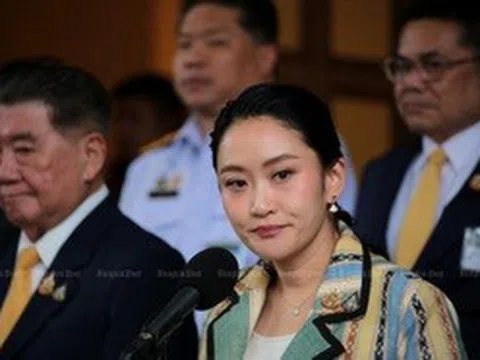 Thủ tướng Thái Lan bị đình chỉ chức vụ