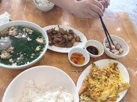“Bữa cơm bình dân” 400.000 đồng ở Hạ Long gây tranh cãi