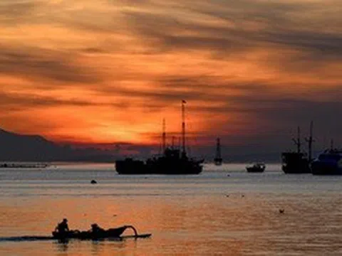Chìm phà chở 65 người ở Bali
