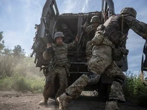 Mỹ tạm dừng viện trợ vũ khí: Ukraine đối mặt kịch bản khó khăn
