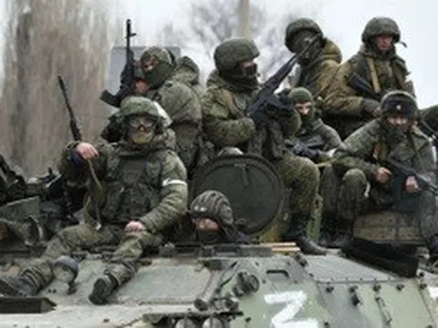 Nga phát vũ khí NATO cho lực lượng gồm binh sĩ Ukraine đầu hàng