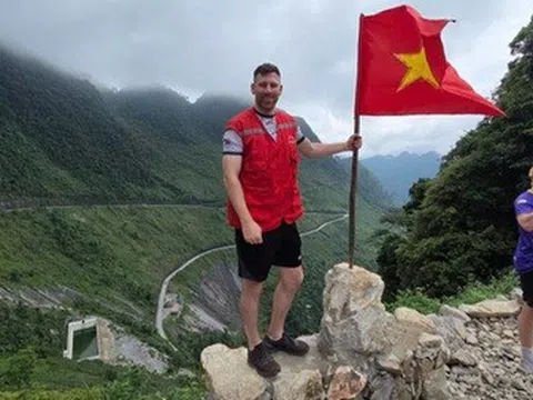 Vị khách tới Hà Giang hưởng tuần trăng mật gây sốt vì giống cầu thủ Messi