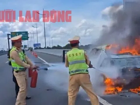 Ô tô cháy dữ dội trên đường cao tốc TP HCM - Trung Lương, tài xế dập lửa bất thành
