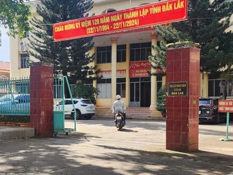 Bắt tạm giam 1 thẩm phán để điều tra về hành vi môi giới hối lộ