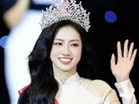 Hoa hậu Việt Nam Hà Trúc Linh thèm canh chua mẹ nấu, biết ơn gia đình vì luôn kề bên