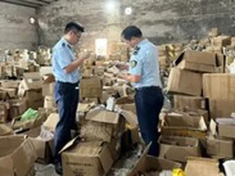 Phát hiện kho hàng 'khủng' nhập lậu tinh vi từ Trung Quốc, liên kết với nhiều tài khoản TikTok
