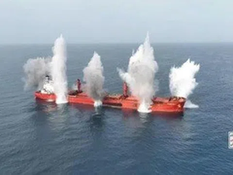 Houthi đánh chìm tàu hàng Hy Lạp trên Biển Đỏ