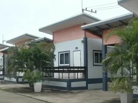 Rủ bạn gái mới quen tới khu nghỉ dưỡng, người đàn ông nhận trái đắng