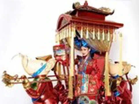 Võ Việt Chung, Nguyễn Minh Công bày cách làm trang phục hoa hậu để sự tự tôn dân tộc dâng trào