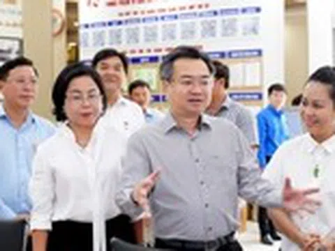 Ông Nguyễn Thanh Nghị khảo sát Trung tâm phục vụ hành chính công phường Phú Thọ, Bình Thới