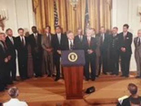 Xem lại thời khắc Tổng thống Bill Clinton tuyên bố bình thường hóa quan hệ với Việt Nam 30 năm trước