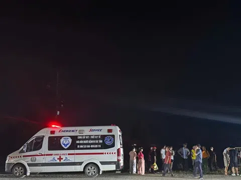 Ô tô rơi xuống sông sau tai nạn liên hoàn: Tìm thấy thi thể nạn nhân cuối cùng