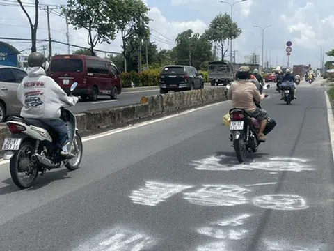 Dòng chữ "có bắn tốc độ" bị xóa nham nhở