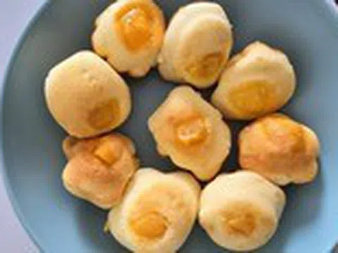 Bông lan trứng muối Vũng Tàu có gì mà khách mua nhiều dữ?