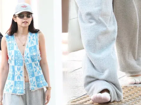 Jennie gây tranh cãi vì mang dép “5 ngón” như đi chân trần tại sân bay