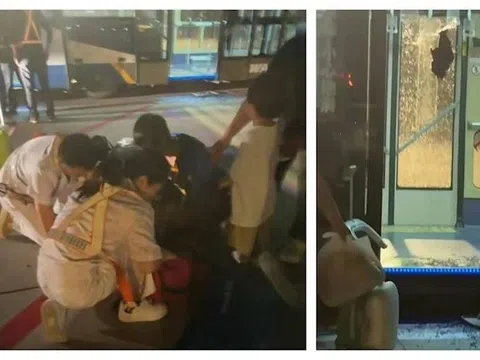 Tài xế Trung Quốc khóa xe bỏ đi, 100 khách suýt chết ngất trong xe bus