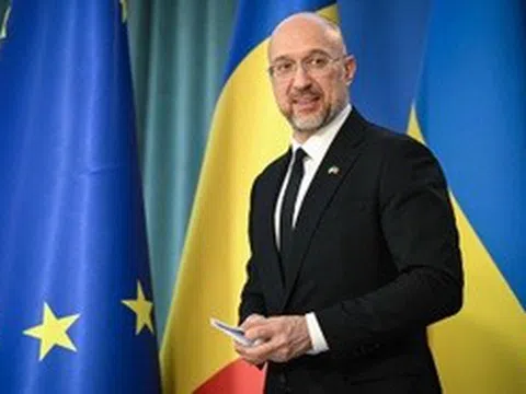 Thủ tướng Ukraine đệ đơn từ chức