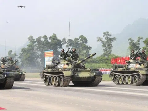 Ngắm xe tăng, tên lửa hợp luyện chuẩn bị cho diễu binh đại lễ 2-9