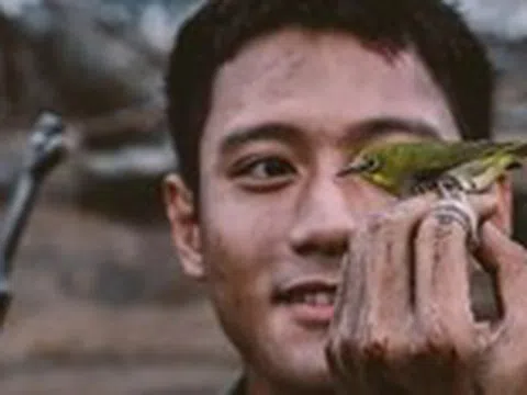 Mưa đỏ và những khoảnh khắc im lặng của chiến tranh: Tôi nghĩ đó là lúc họ mơ về hòa bình