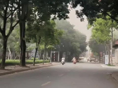 Khoảnh khắc thời tiết Hà Nội "trở mặt" trong vài giây, hút triệu lượt xem