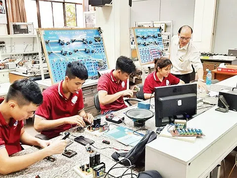 Giải pháp tăng cường hợp tác đào tạo nguồn nhân lực giữa Trường Cao đẳng kinh tế TP. Hồ Chí Minh và các doanh nghiệp cùng địa bàn