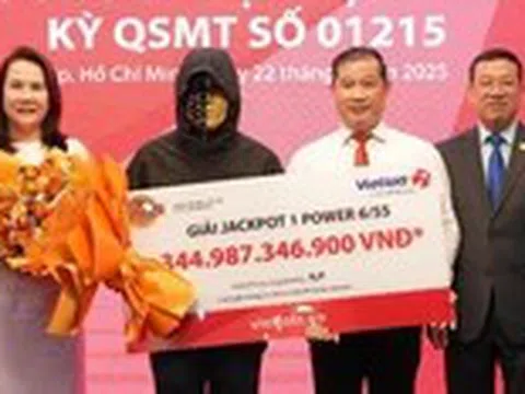 Người đàn ông ở TP.HCM trúng Vietlott 344 tỉ đồng: Nhìn dãy số trùng kết quả mà tôi thấy run