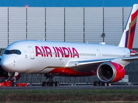 Hãng Air India lại gặp sự cố: Máy bay chở 170 hành khách bốc cháy
