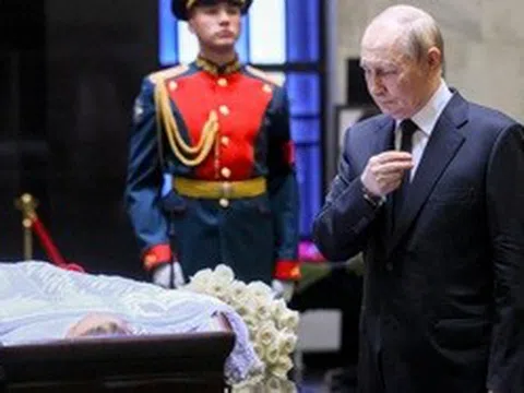 Tổng thống Putin xúc động viếng bạn học cũ, Chánh án Tòa Tối cao Nga