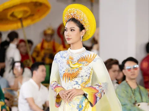 Hoa hậu Phương Linh khoe nhan sắc rạng rỡ trong tà áo dài sau đăng quang